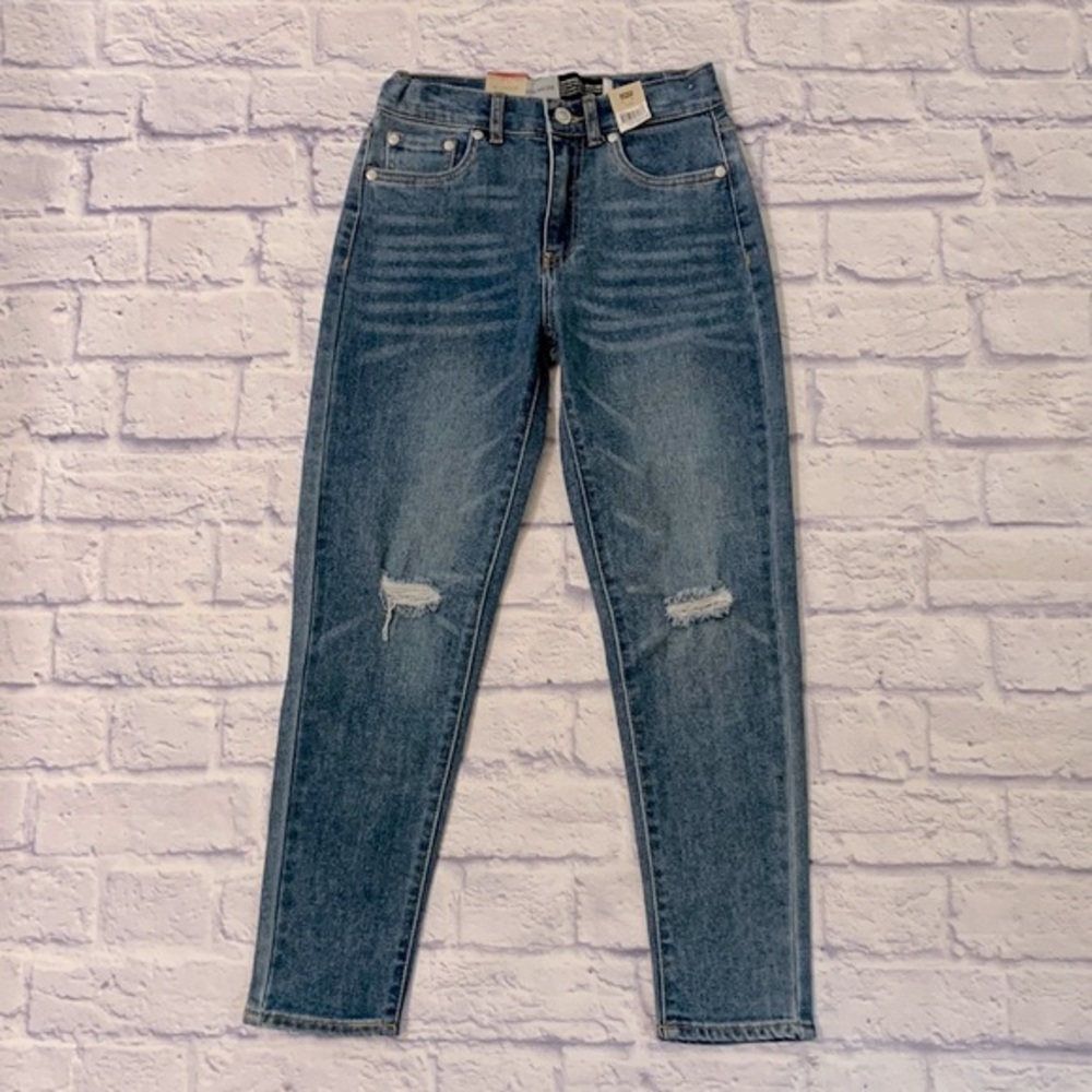 Levi’s Mini Mom Jeans High Rise Denim Blue Jeans - Girls Size 10 Regular NWT
